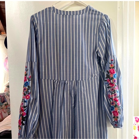 Adorable boho Embroidered Dress. Tassel tie front. Colorful florals on sleeves! - Picture 3 of 3